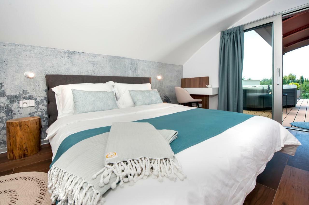 The Q Superior - A Penthouse With Jacuzzi And Sauna Rovinj Exterior foto